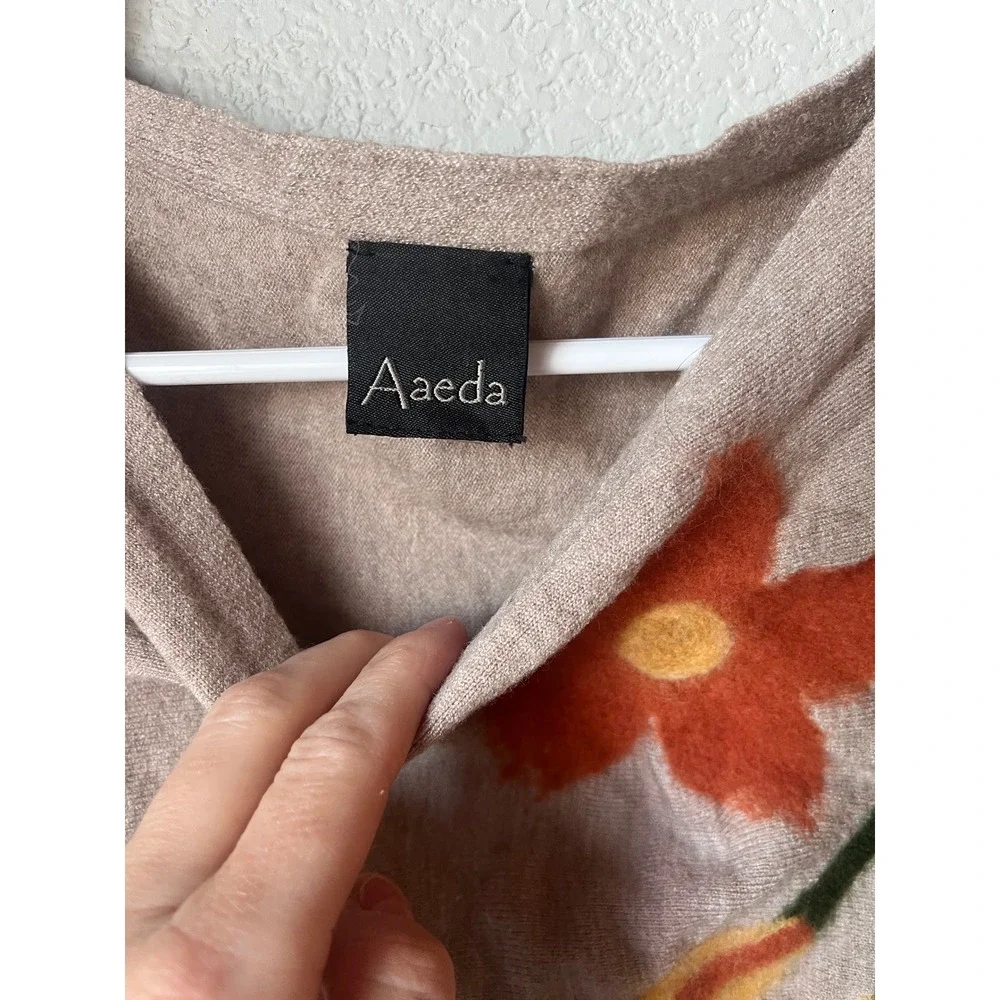 Aaeda Women Taupe Beige Knit Top Felted Floral Applique Cap Sleeve Sweater
